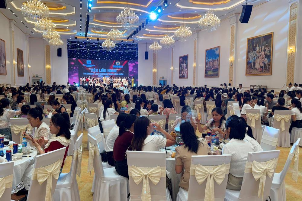 Công ty TNHH Sakurai Việt Nam tổ chức tiệc tri ân, cảm ơn công nhân tại một nhà hàng sang trọng ở TP Thanh Hóa. Ảnh: Quách Du