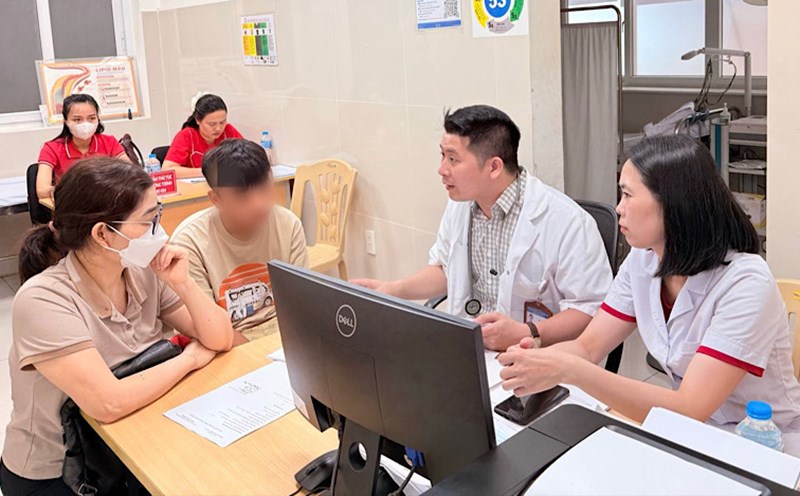 Doctors and nurses screened the children. Photo: Vietnam - Cuba Dong Hoi Friendship Hospital.