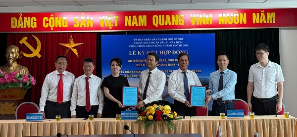 Firmando el contrato de contratista de EPC, el proyecto TU Lien Bridge esta listo para comenzar. Foto: Ninh Giang