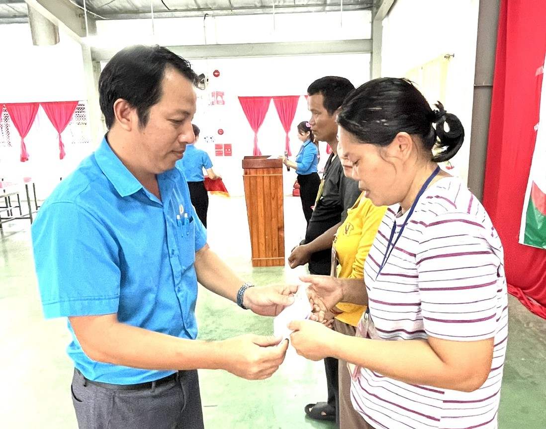 The Grassroots Freewell Co., Ltd. en Binh Phuoc apoya a miembros y empleados sindicales. Foto: Comunidad proporciona