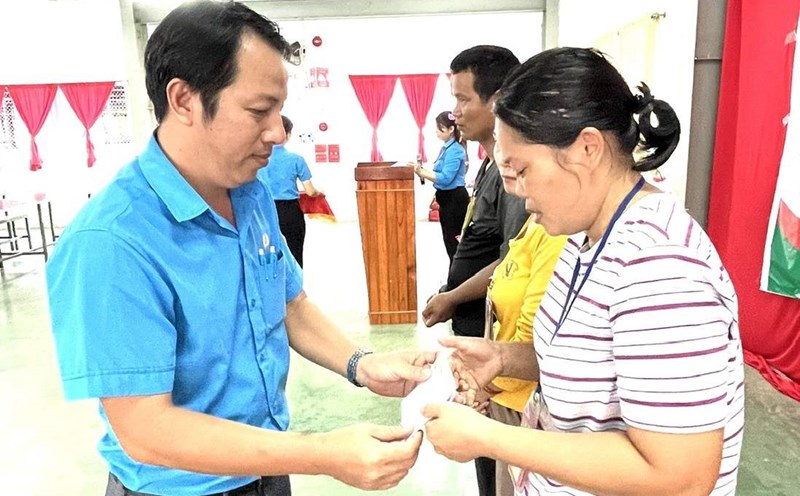 The Trade Union of Freewell Company Limited in Binh Phuoc supports union members and workers. Photo: Provided by the Trade Union