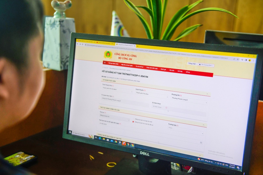 The Government directs not to maintain the Public Service Portal at the ministerial and provincial levels and to build the National Public Service Portal as the only centralized one-stop shop. Photo: VGP