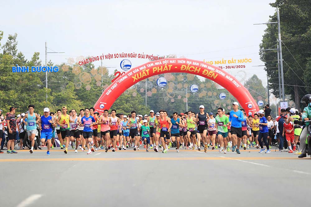 Cac van dong vien hao hung xuat phat. Anh: So VHTTDL Binh Duong