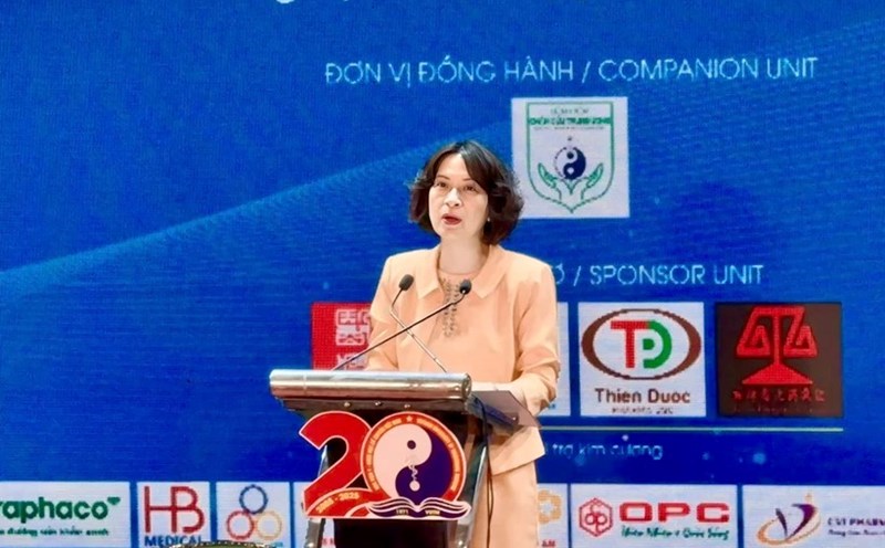 Deputy Minister of Health Nguyen Lien Huong said: Combining traditional and modern medicine is an urgent requirement for comprehensive doctor training. Photo: Hang Phuong
