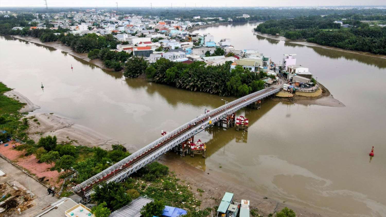 Cau sat Rach Doi noi huyen Nha Be va Long An. Anh: Anh Tu