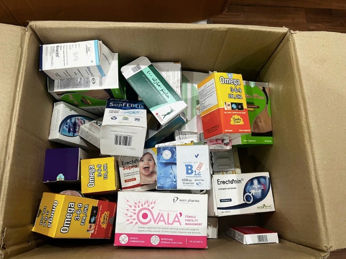 Algunos alimentos policiales falsos obtenidos en la linea. Foto: Policia de Hanoi