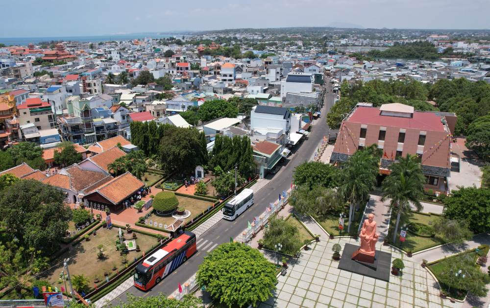Bảo tàng Hồ Chí Minh - Chi nhánh Bình Thuận gồm Trường Dục Thanh và Nhà trưng bày về Chủ tịch Hồ Chí Minh