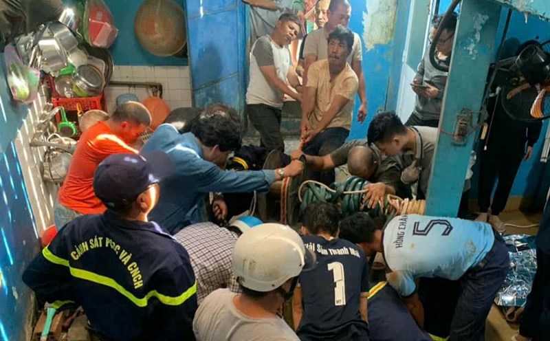 The scene of the rescue of a father and son who fell into a well. Photo: Police