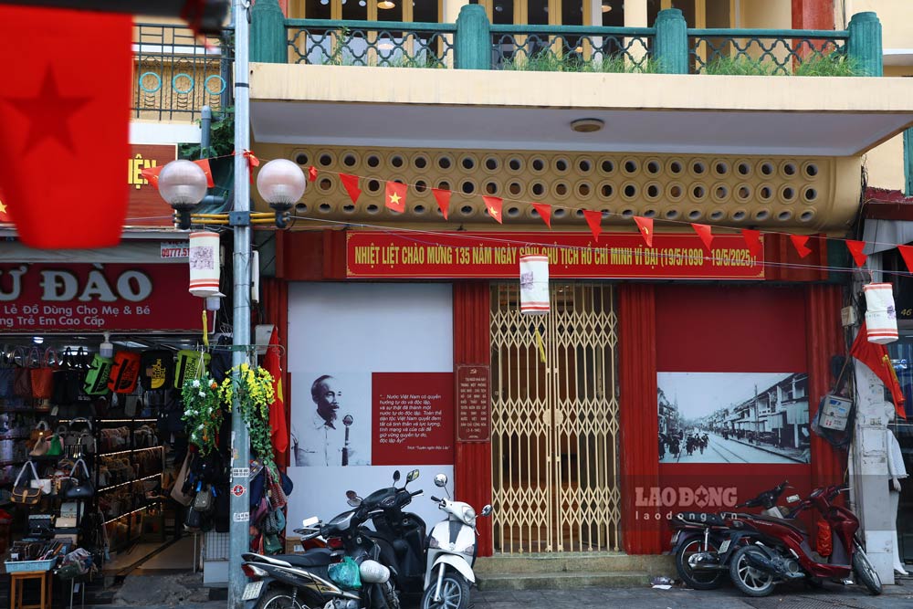 Những ngày này, địa chỉ căn nhà số 48 Hàng Ngang lại trở thành điểm đến