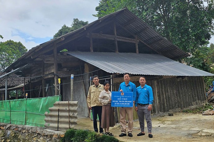 Công đoàn Lào Cai hỗ trợ 1,1 tỉ đồng xây dựng, sửa chữa 23 mái ấm công đoàn