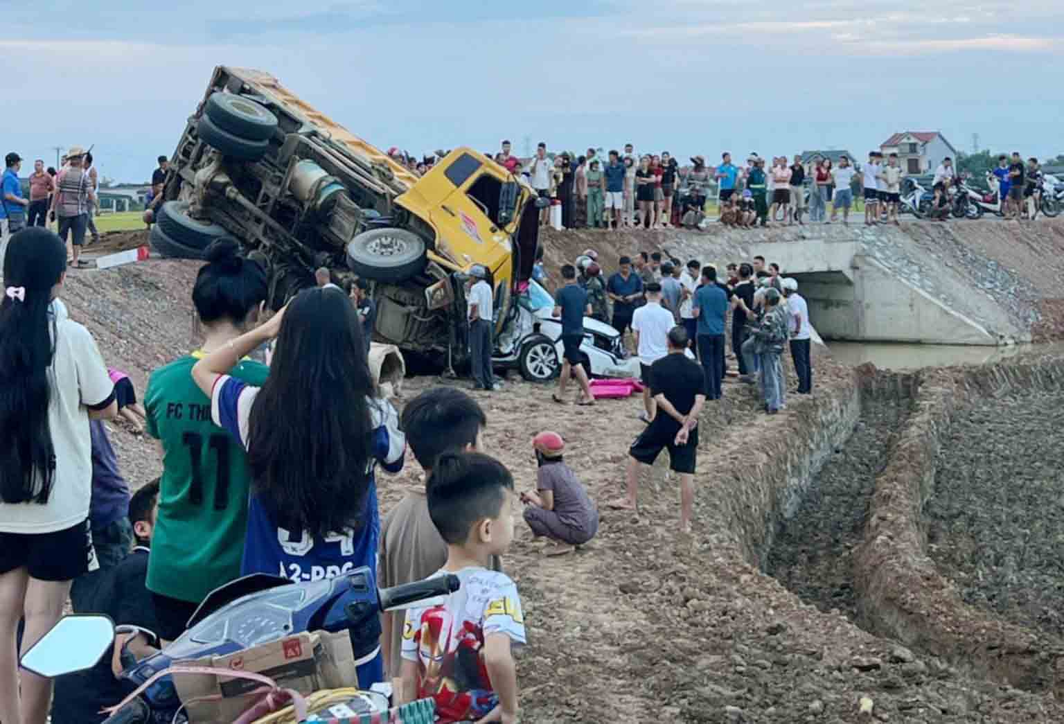 Hiện trường vụ tai nạn. Ảnh: Bình Tuấn.