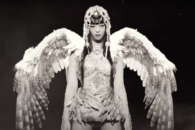 Jennie (Blackpink) tiếp tục dẫn đầu bảng xếp hạng danh tiếng sau Met Gala