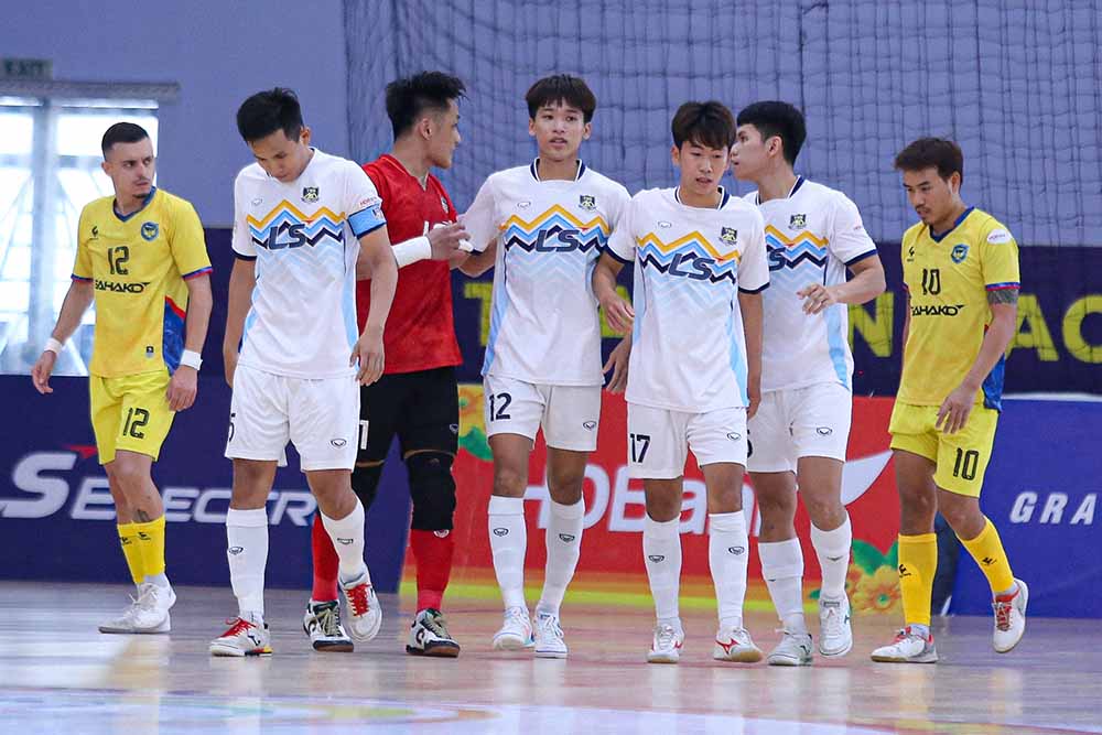 El hijo tailandes Nam Ho Chi Minh City mantiene un rendimiento impresionante en el Campeonato Futsal HDBank 2025. Foto: Thanh Vu Vu