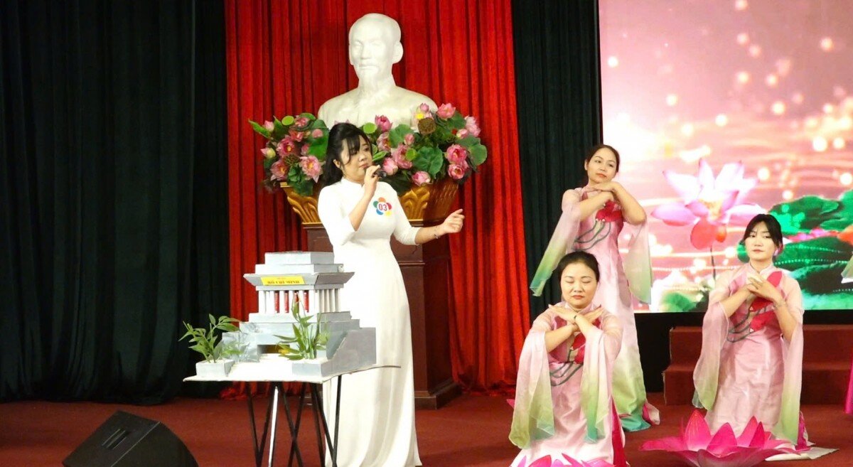 Contestant Nguyen Thi Hai Yen, Duc Giang Primary School Union, won the first prize for the story of President Ho Chi Minh's simple and thrifty lifestyle. Photo: Hai Yen