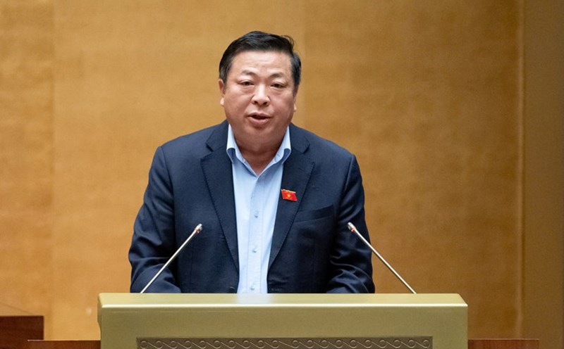 Minister of Construction Tran Hong Minh presented a report on the investment policy for the Quy Nhon - Pleiku expressway construction project. Photo: Quochoi.vn