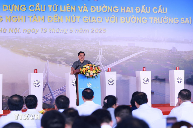 Prime Minister Pham Minh Chinh spoke at the groundbreaking ceremony of the Tu Lien Bridge Construction Investment Project. Photo: VNA