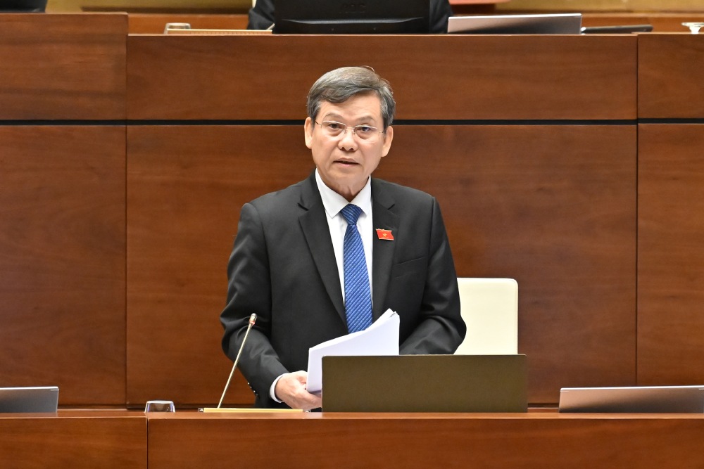 Chief Justice of the Supreme People's Court Le Minh Tri proposed to maintain the regulation that the Chief Justice answers questions from the Provincial People's Council. Photo: Pham Dong