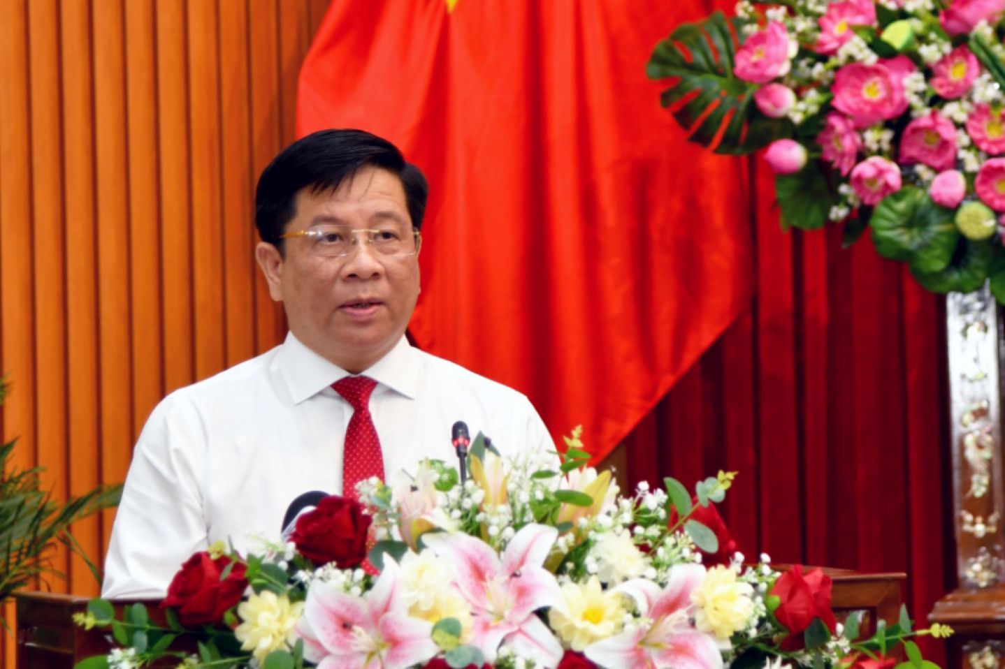 Chu tich UBND tinh An Giang Ho Van Mung phat bieu tai le phat dong phong trao “Binh dan hoc vu so” va ra mat ung dung ho tro “Hoc tap suot doi” tren nen tang SmartAnGiang. Anh: Cong thong tin tinh An Giang