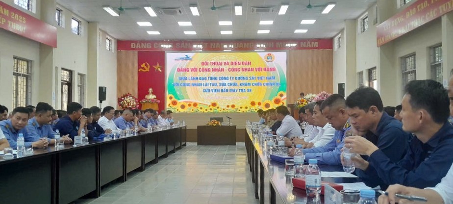 Toàn cảnh Hội nghị đối thoại công nhân của Tổng công ty Đường sắt Việt Nam. Ảnh: Xuyên Đông