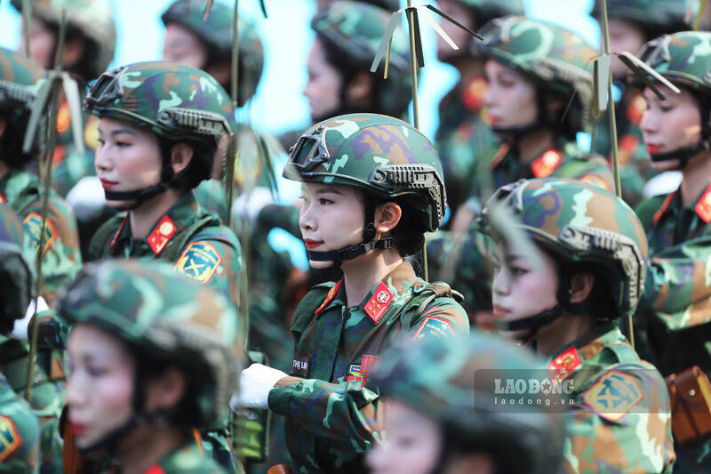 Details of salaries and allowances for military officers who change careers. Photo: Anh Tu