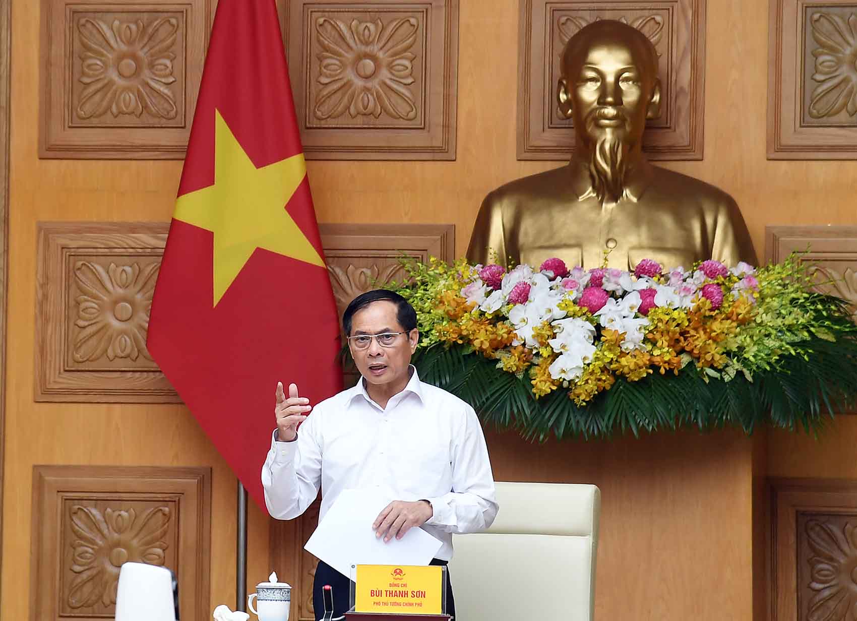 Deputy Prime Minister Bui Thanh Son emphasized that the fight against smuggling, trade fraud, counterfeit goods, and intellectual property infringement is a very important and long-term task. Photo: VGP/Hai Minh.