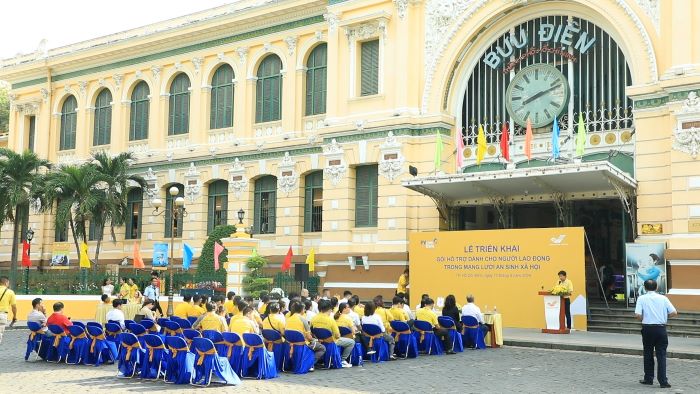 Le trien khai goi ho tro tai chinh danh cho nguoi lao dong tham gia BHXH duoc to chuc tai cong chinh Buu dien TP. Ho Chi Minh. Anh PVcomBank