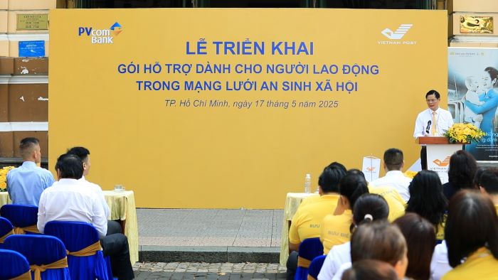 Ong Nguyen Nhu Thuan - Giam doc HCM Post mong rang san pham nay se la diem tua tai chinh vung chac va dong hanh cung nguoi lao dong. Anh: PVcomBank