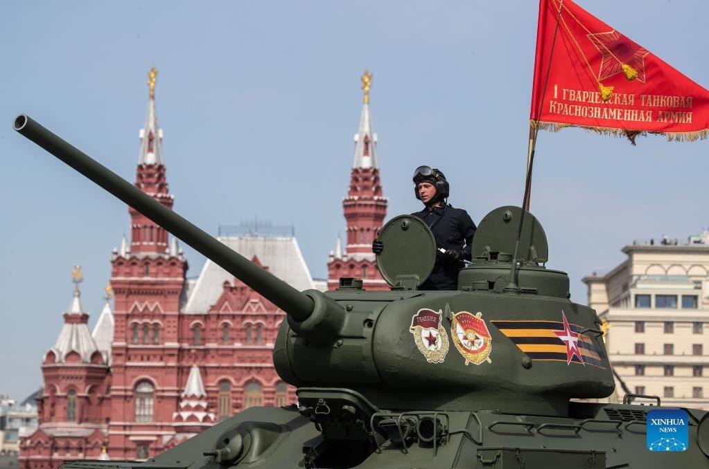 Xe tang T-34-85 tham gia dien tap cho le duyet binh Ngay Chien thang tai Matxcova Nga, ngay 7.5.2022. Anh: Xinhua