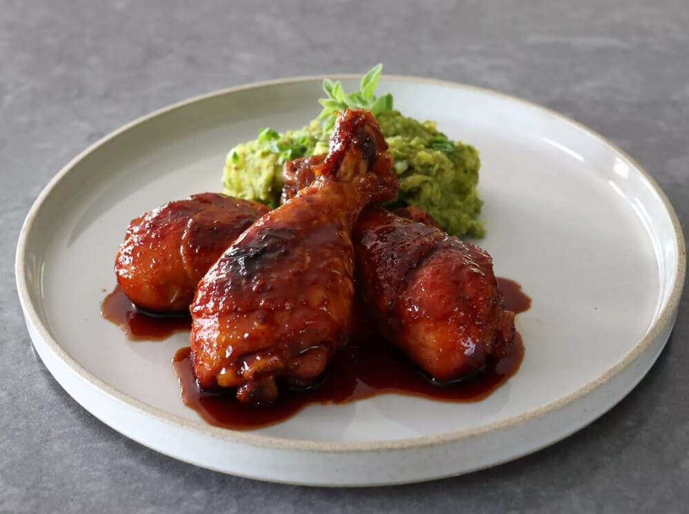 Los muslos de pollo coreanos de estilo coreano ayudan a cambiar el sabor por la primera comida de la semana. Foto: Quoc Chung