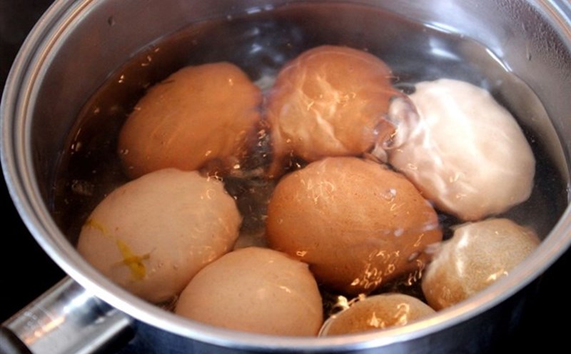 Boiled eggs are one of the good dishes for nearsighted people. Photo: Xinhua.