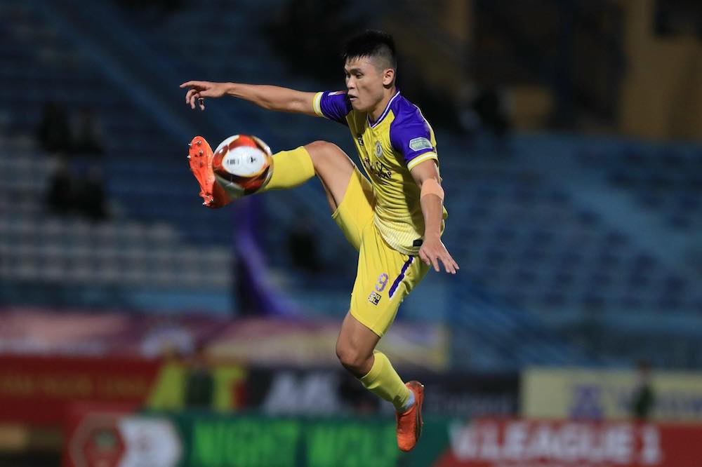 Striker Tuan Hai did not suffer any serious injuries. Photo: Minh Dan