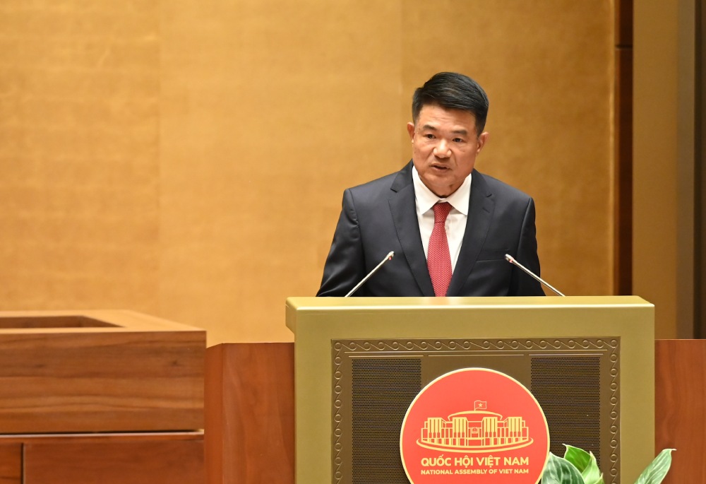 Director of the Supreme People's Procuracy Nguyen Huy Tien presented the report. Photo: Pham Dong