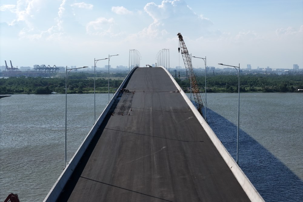  Cau Nhon Trach co thiet ke 39 tru va 2 mo cau, duoc xay dung voi quy mo duong cap III dong bang, toc do thiet ke 80 km/h, rong 20,5-26 m, 4 lan xe co gioi va 2 lan xe hon hop. Ảnh: Anh Tu