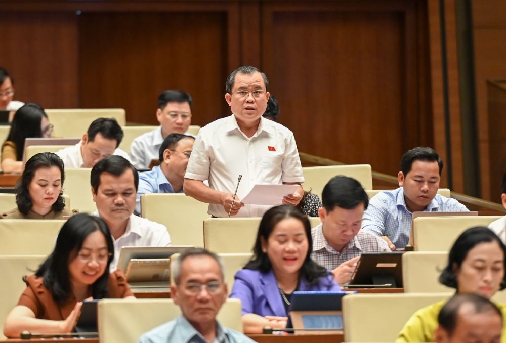 Colonel Nguyen Tam Hung proposed to maintain the mechanism of the exam to raise the rank of prosecutor. Photo: Pham Dong