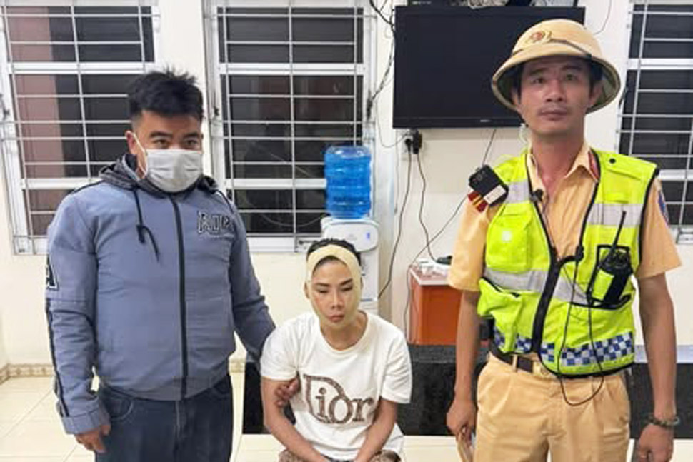 Doi tuong Nguyen Thi Tam bi luc luong chuc nang tam giu. Anh: Tram CSGT Tuy An