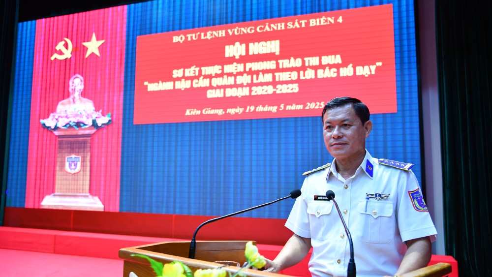 Đại tá Nguyễn Thái Dương, Phó Chính ủy BTL Vùng Cảnh sát biển 4 phát biểu tại hội nghị. Ảnh: Đức Thái