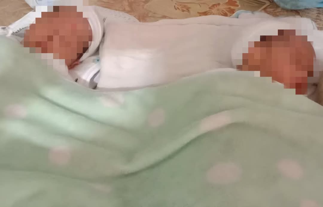 2 newborns suspected of twin victims were discovered abandoned by locals in Thai Binh. Photo: Provided by readers