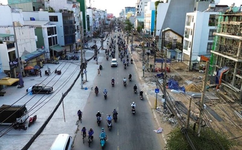 Clearing the land of Cach Mang Thang Tam Street for Metro Line 2. Photo: Anh Tu