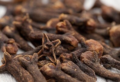 Uses of clove tea. Photo: Thuy Duong
