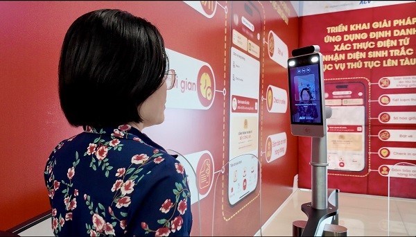 Nhờ ứng dụng VNeID, khách đi máy bay dịp lễ đông nhưng không tắc