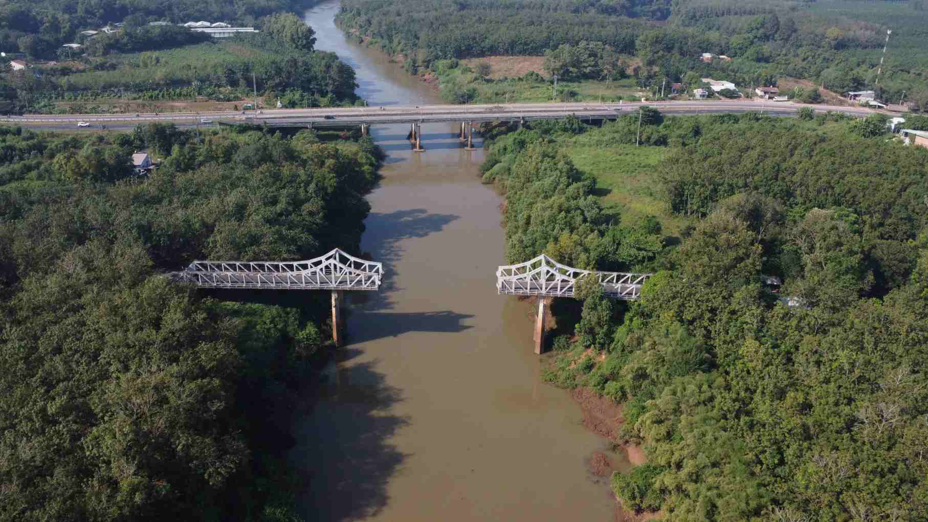 Arrange 11 administrative units in Phu Giao district into 4 communes. Photo: Dinh Trong