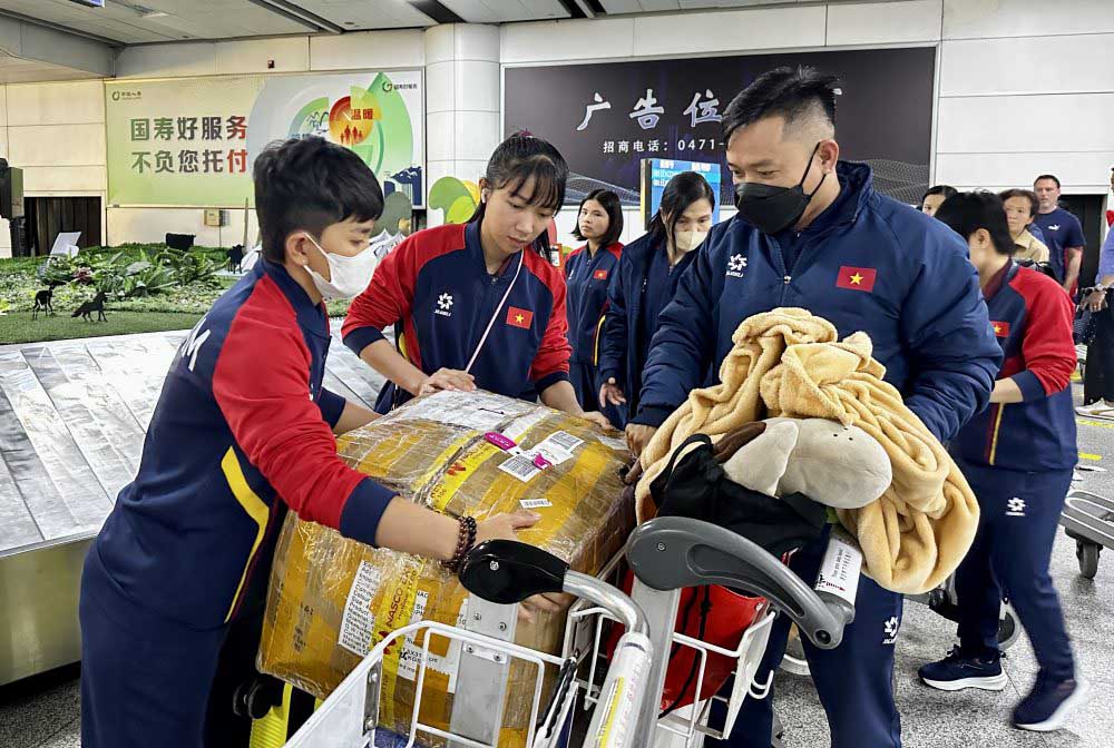 The Vietnam women's futsal team has arrived at the venue for the 2025 Asian Women's Futsal Championship. Photo: VFF