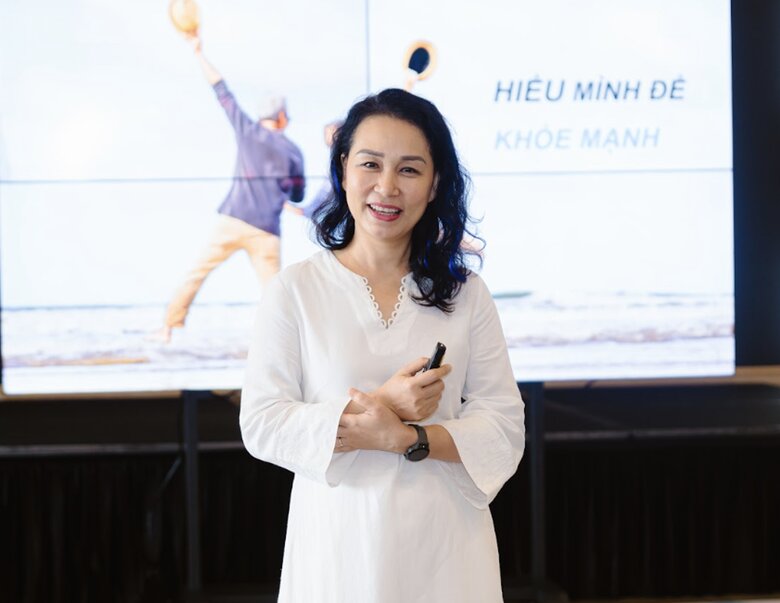 ThS Tran Lan Huong - Huan luyen vien yoga va thien tri lieu. Anh: Nhu Nguyen