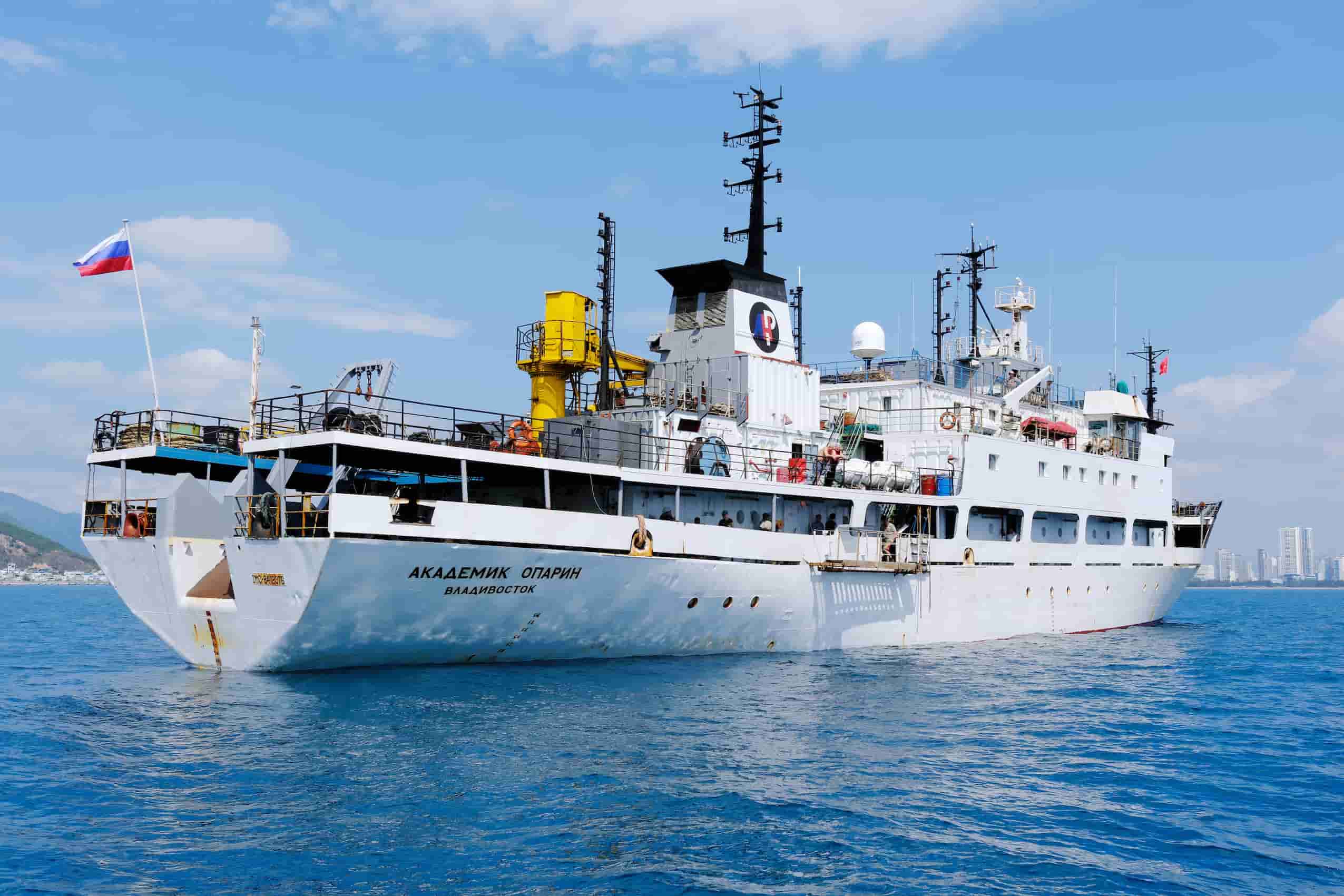 30 nhà khoa học Việt - Nga khảo sát đa dạng sinh học bờ biển phía Nam. Ảnh: Hà Anh