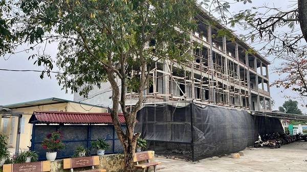 Muchos funcionarios que fueron invitados a disciplinar el caso de la escuela privada en Hanoi construyeron a su antojo aulas en terrenos publicos. Imagen de Nguyen Tung