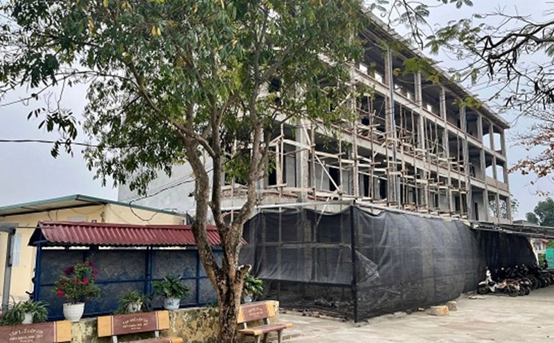Many officials were proposed to discipline the case of a private school in Hanoi that arbitrarily built classrooms on public land. Photo: Nguyen Tung