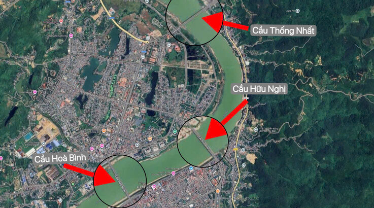 Vi tri 3 cay cau. Anh: Dang Tinh