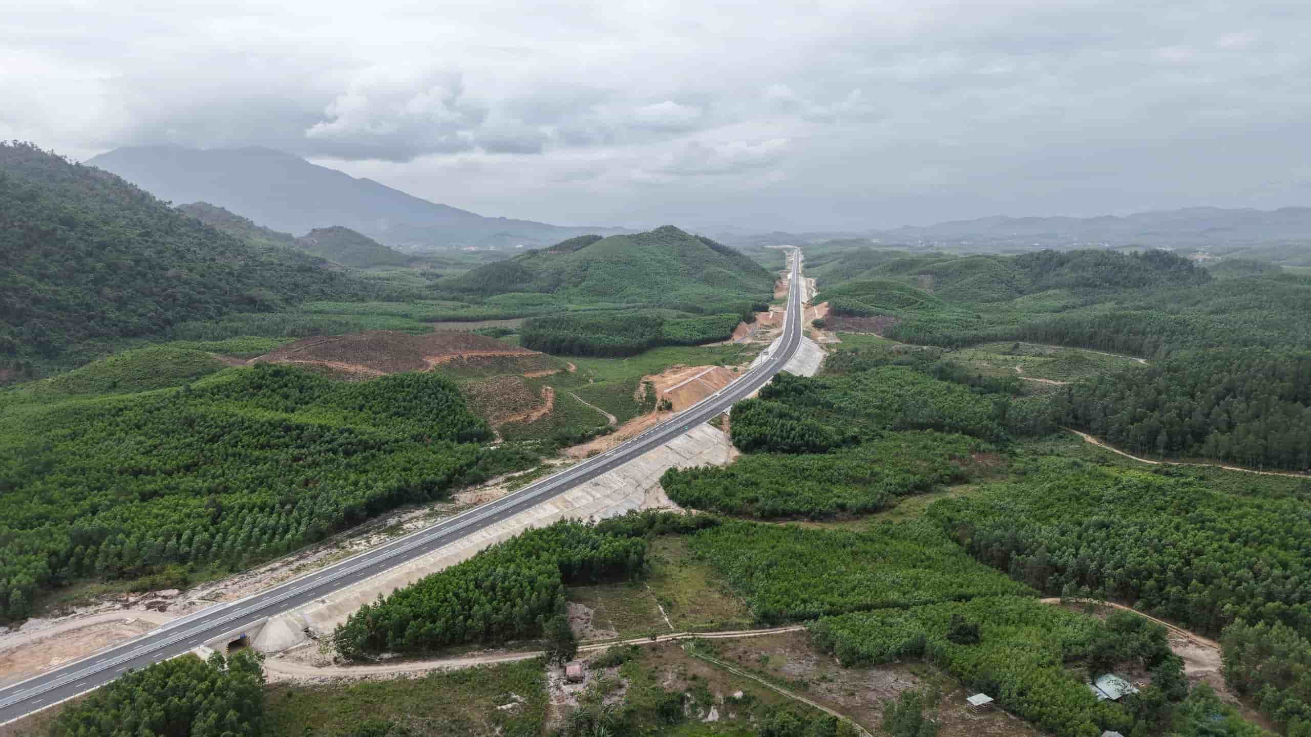 Hien tai Khanh Hoa co mot so tuyen cao toc da khai thac la Vinh Hao - Cam Lam, Cam Lam - Nha Trang va Nha Trang - Van Phong. Anh: Huu Long