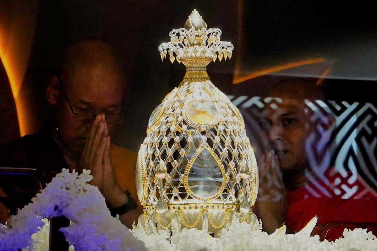 Observa la expiacion del Buda Thich Ca Mau Ni en la fiesta de Vesak en la ciudad de Ciudad del Este.