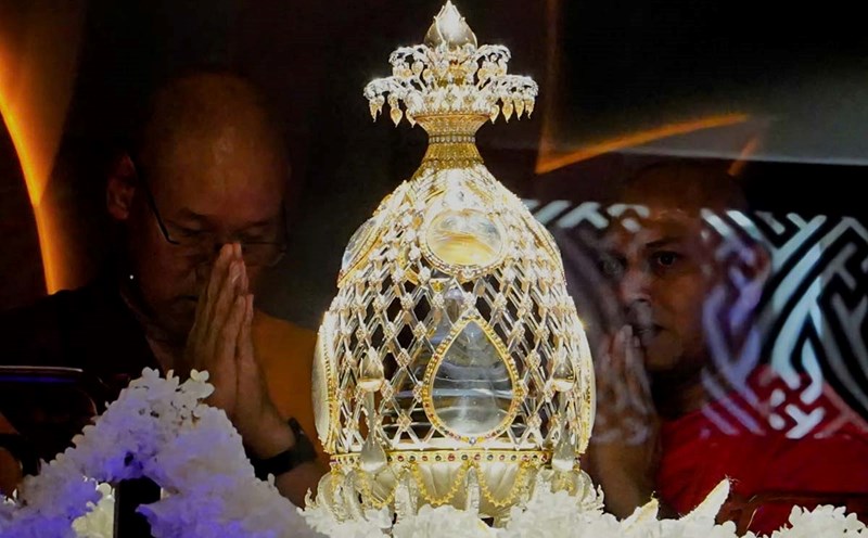 Admire the merits of Buddha Shakyamuni at the Vesak festival in Ho Chi Minh City.
